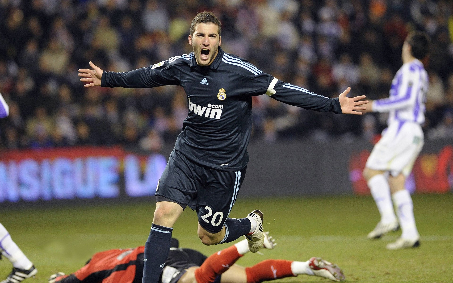 失误集锦：上海队多达20次失误，痛失良机，上海队吧